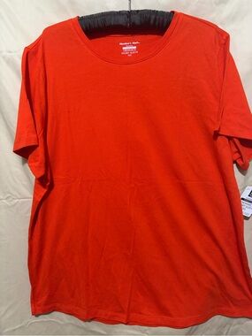 Women's Short Sleeve Crewneck Tee in Bright Red